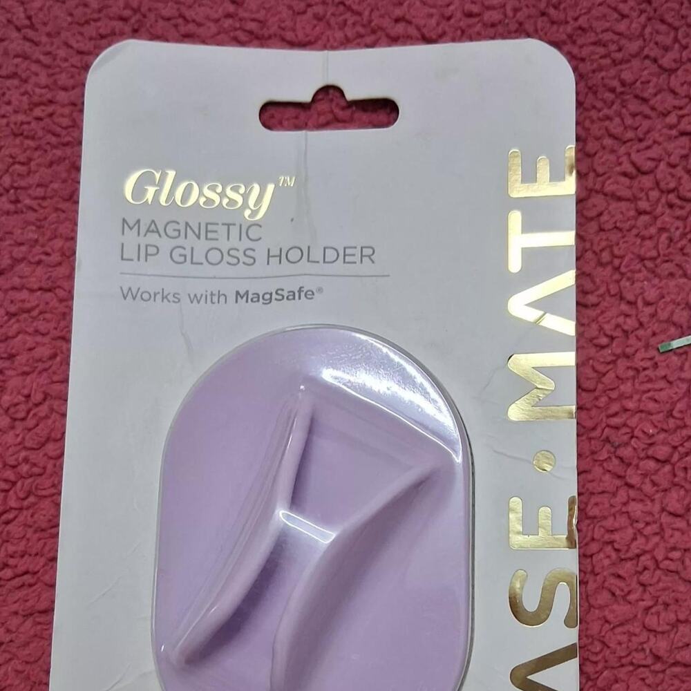 Glossy magnetic lip gloss holder